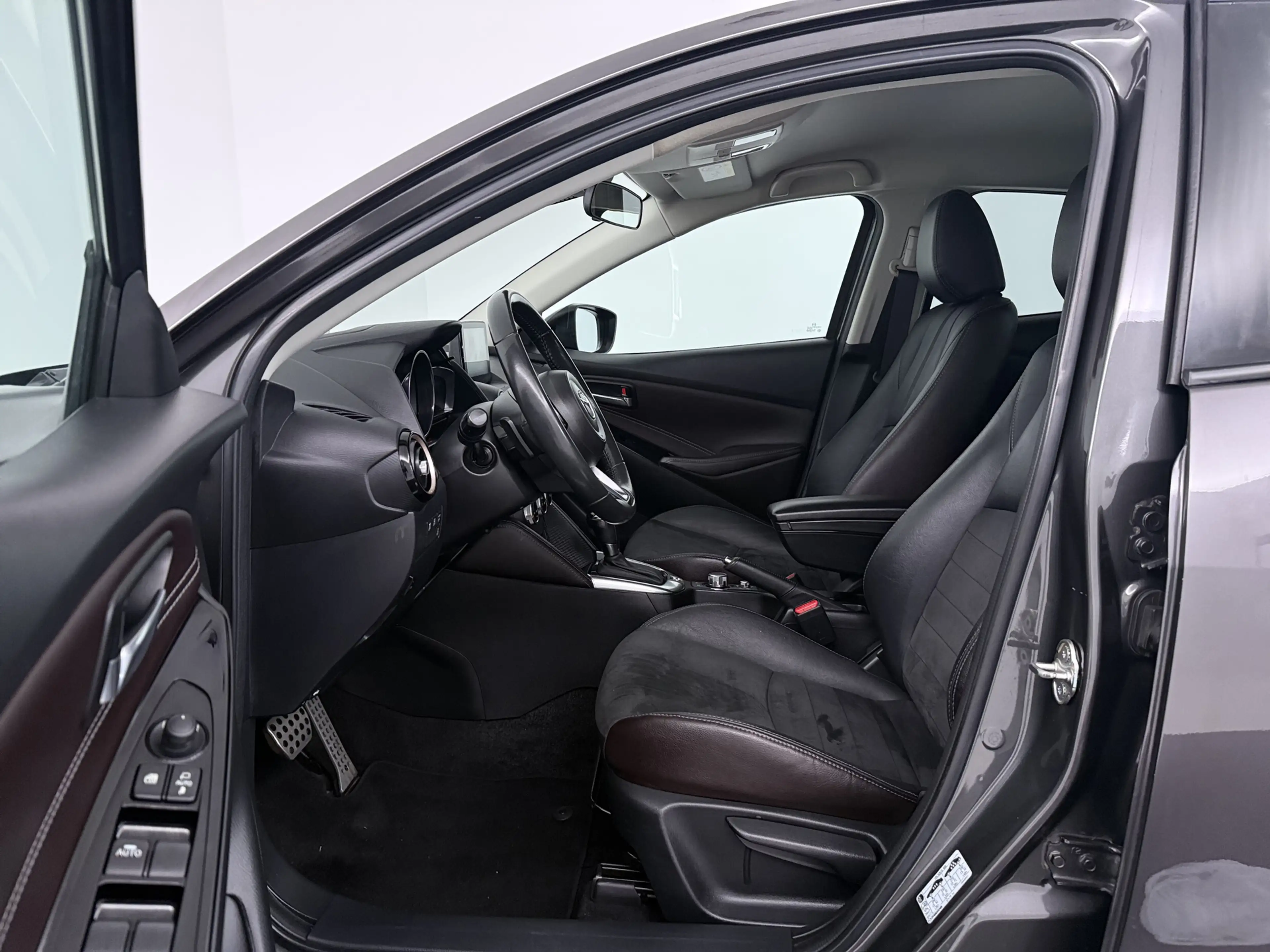Mazda 2 1.5 Skyactiv-G GT-Luxury — photo 8