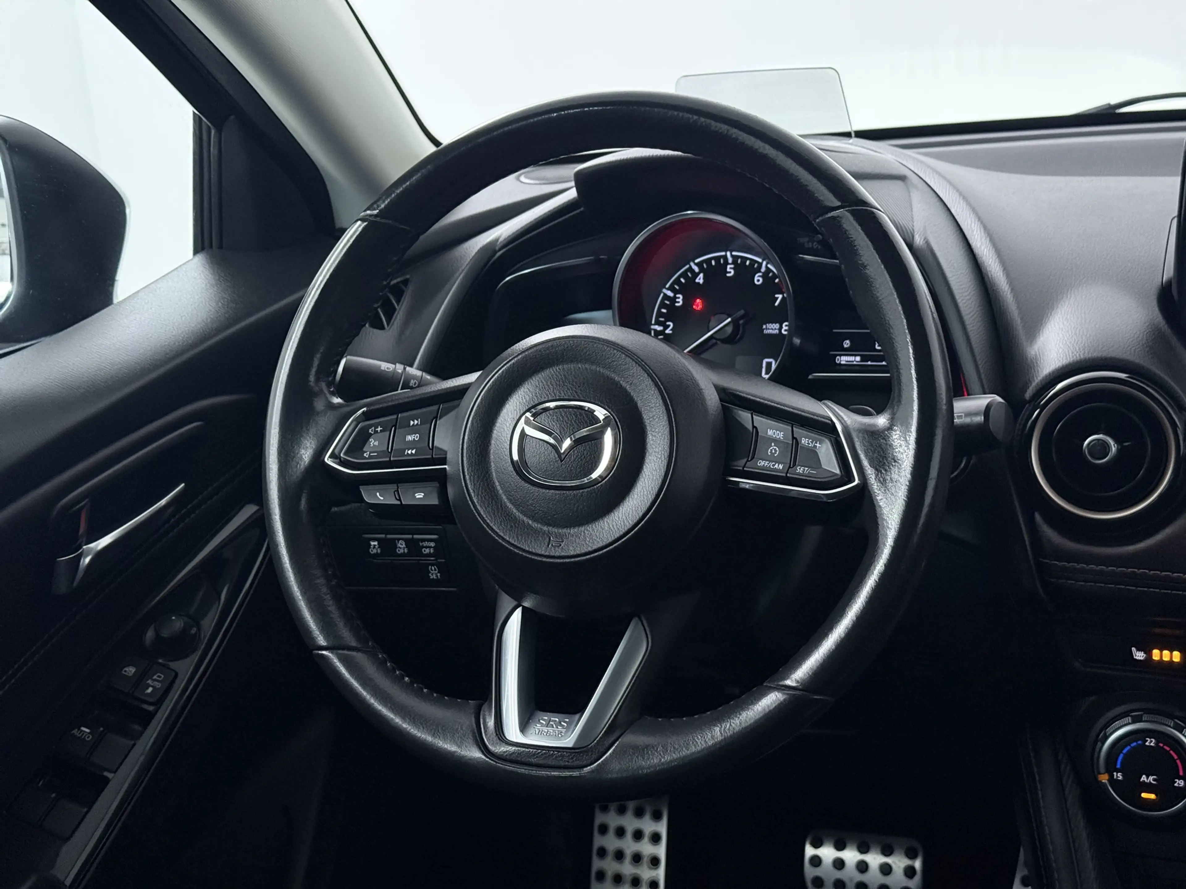 Mazda 2 1.5 Skyactiv-G GT-Luxury — photo 12