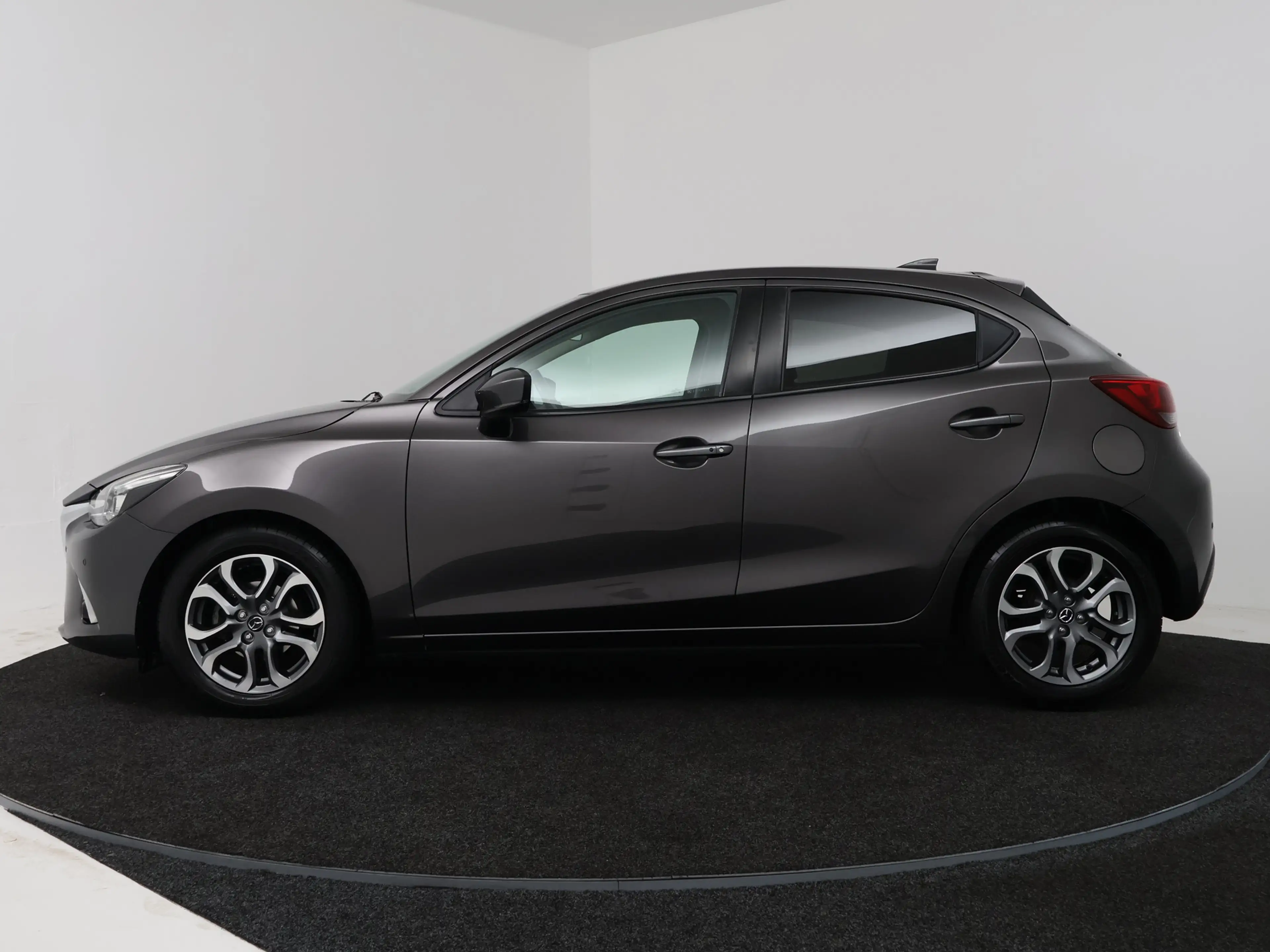 Mazda 2 1.5 Skyactiv-G GT-Luxury — photo 3