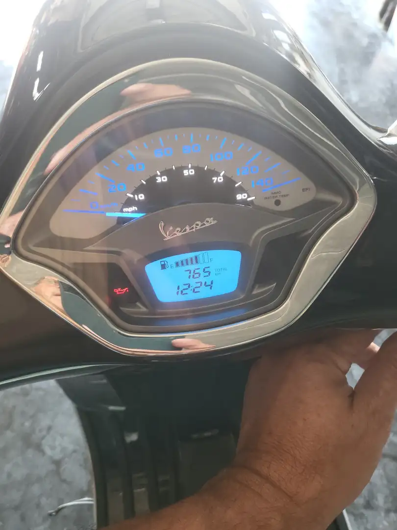 Vespa GTS 250ie Black - 1