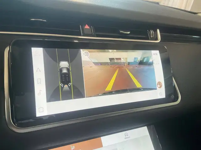 Land Rover Range Rover Evoque view 3
