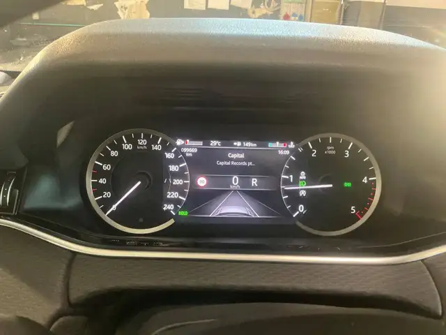 Land Rover Range Rover Evoque view 4