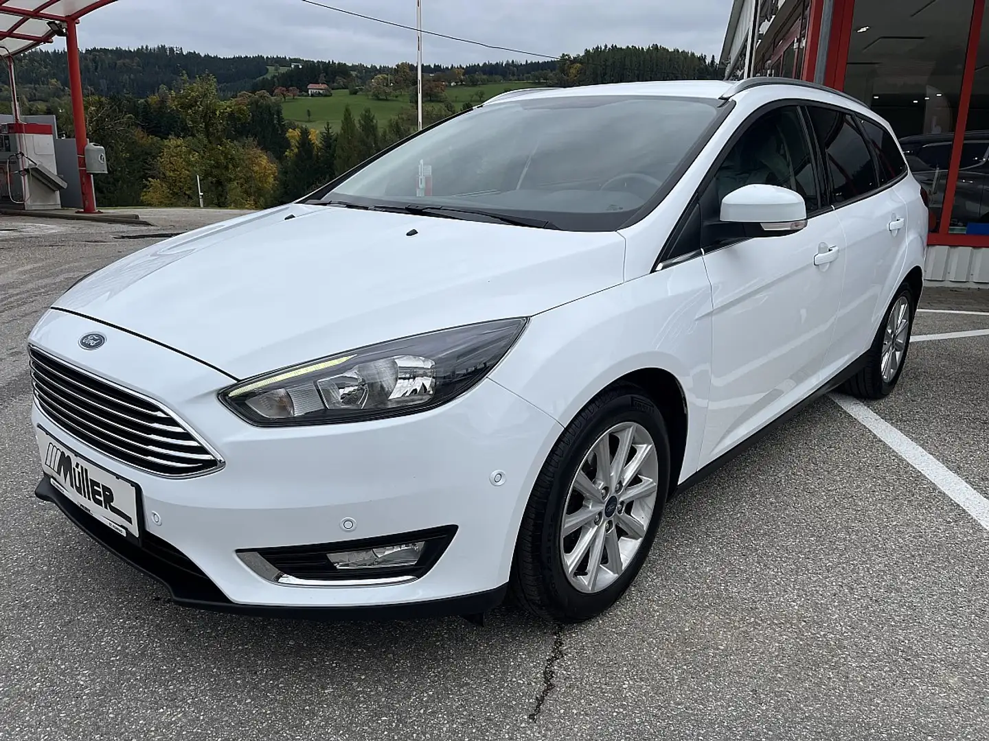 Ford Focus Traveller 1,0 EcoBoost Titanium Weiß - 1