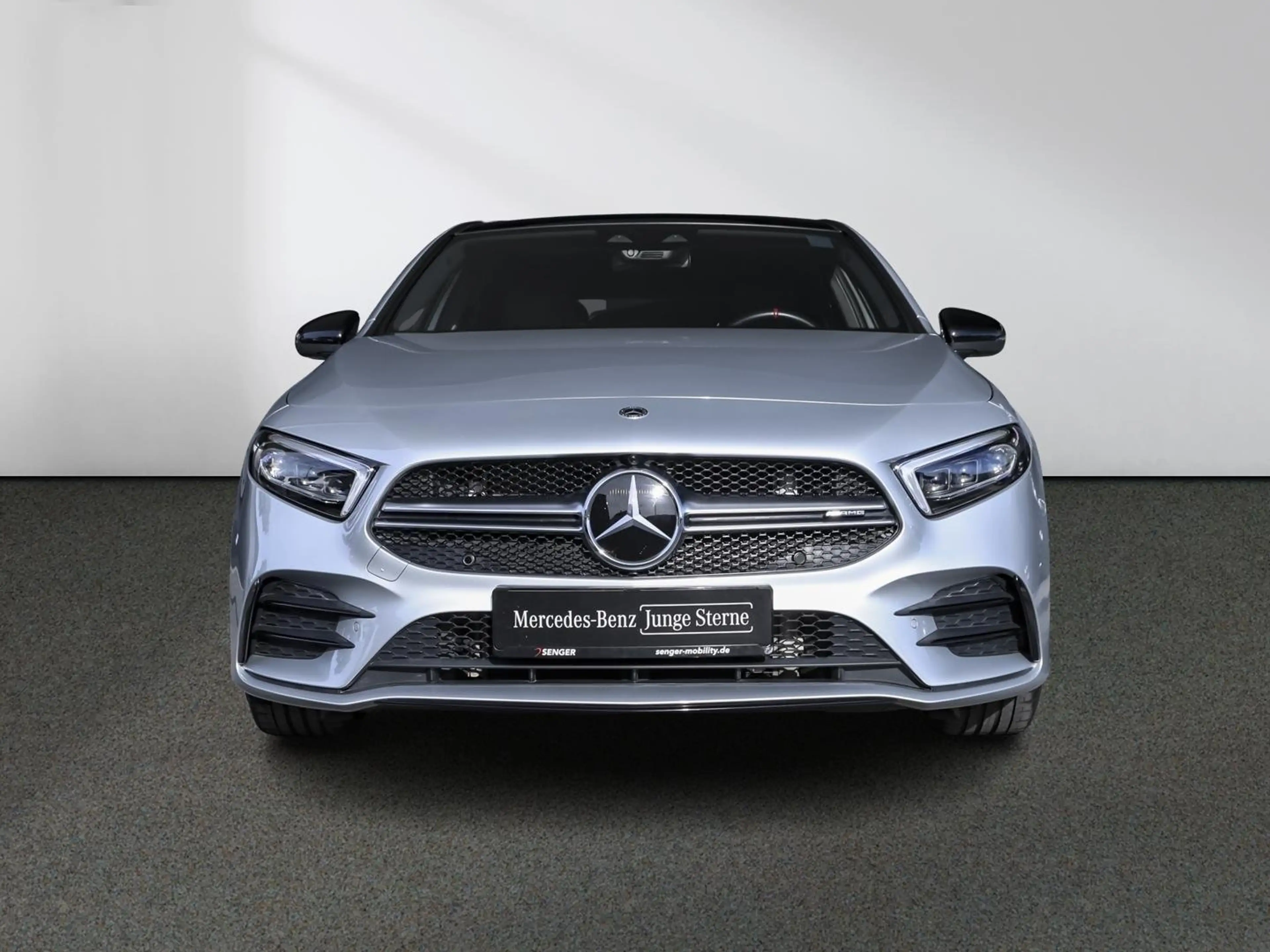 Mercedes-Benz A 35 AMG 4M Night Distronic Multibeam Panorama — photo 4