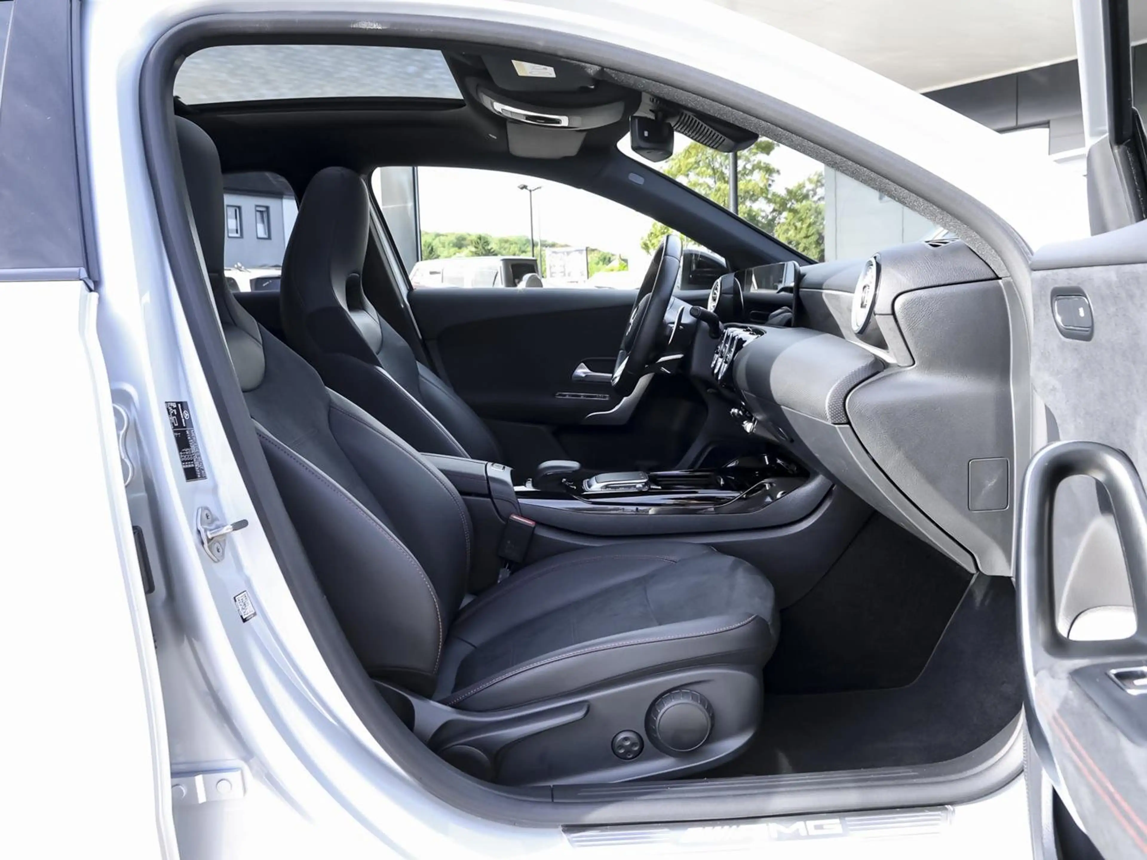 Mercedes-Benz A 35 AMG 4M Night Distronic Multibeam Panorama — photo 6