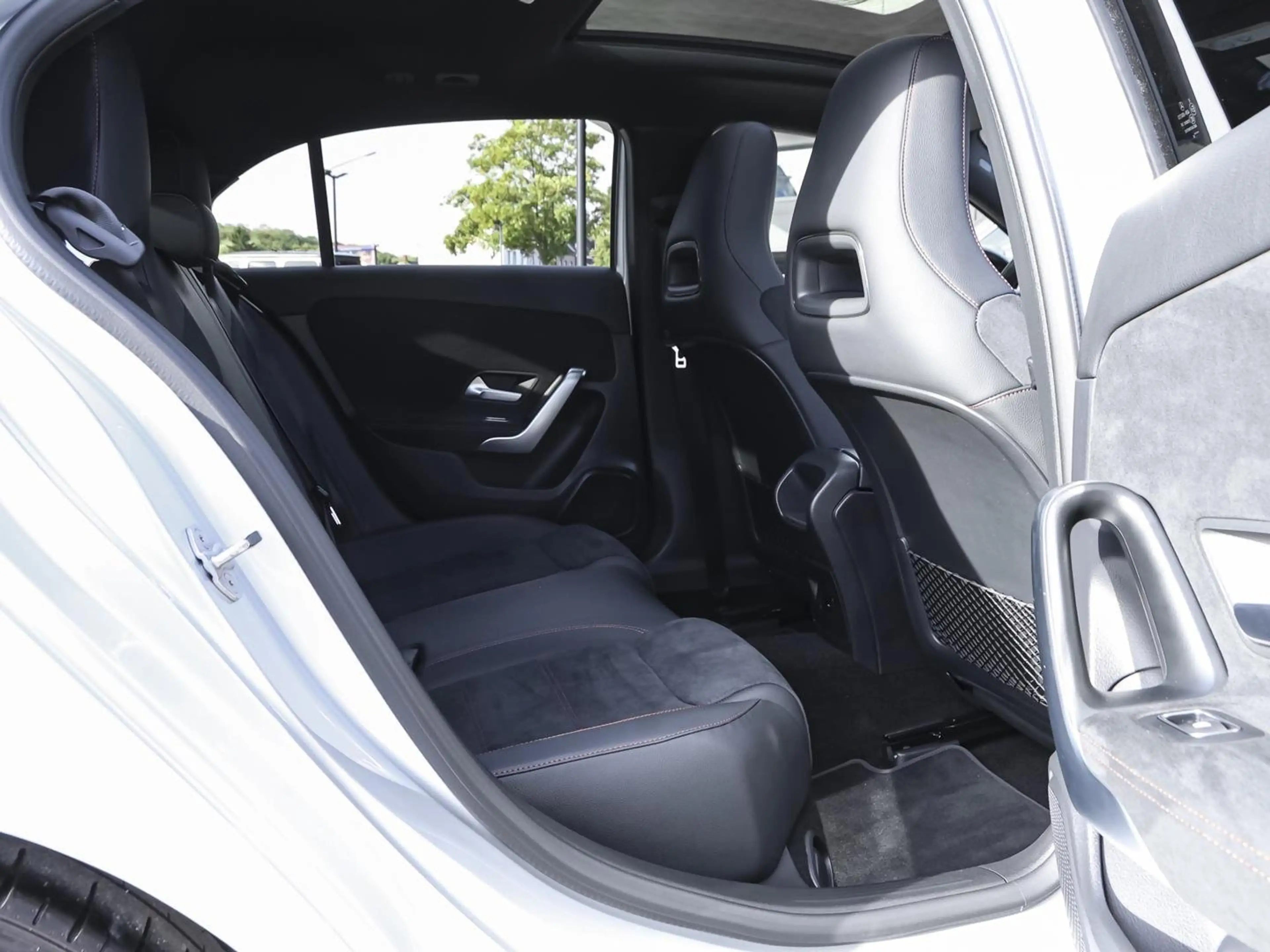 Mercedes-Benz A 35 AMG 4M Night Distronic Multibeam Panorama — photo 7