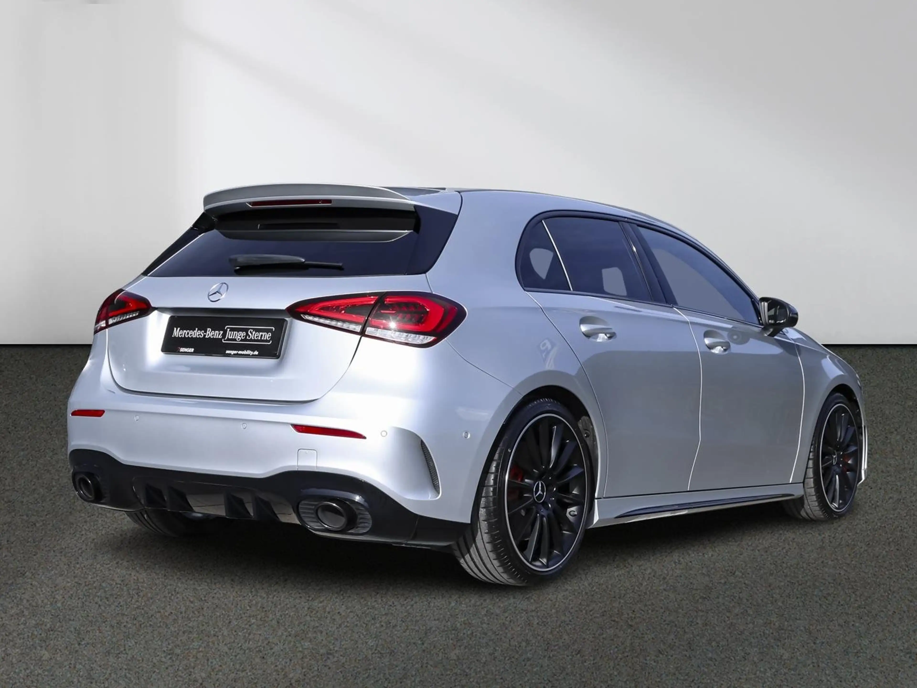 Mercedes-Benz A 35 AMG 4M Night Distronic Multibeam Panorama — photo 3