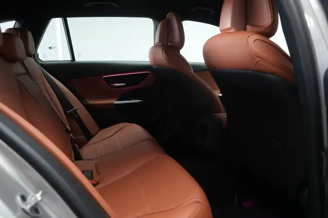 Mercedes-Benz C-Class view 9