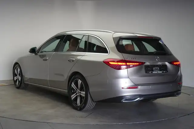 Mercedes-Benz C-Class view 4