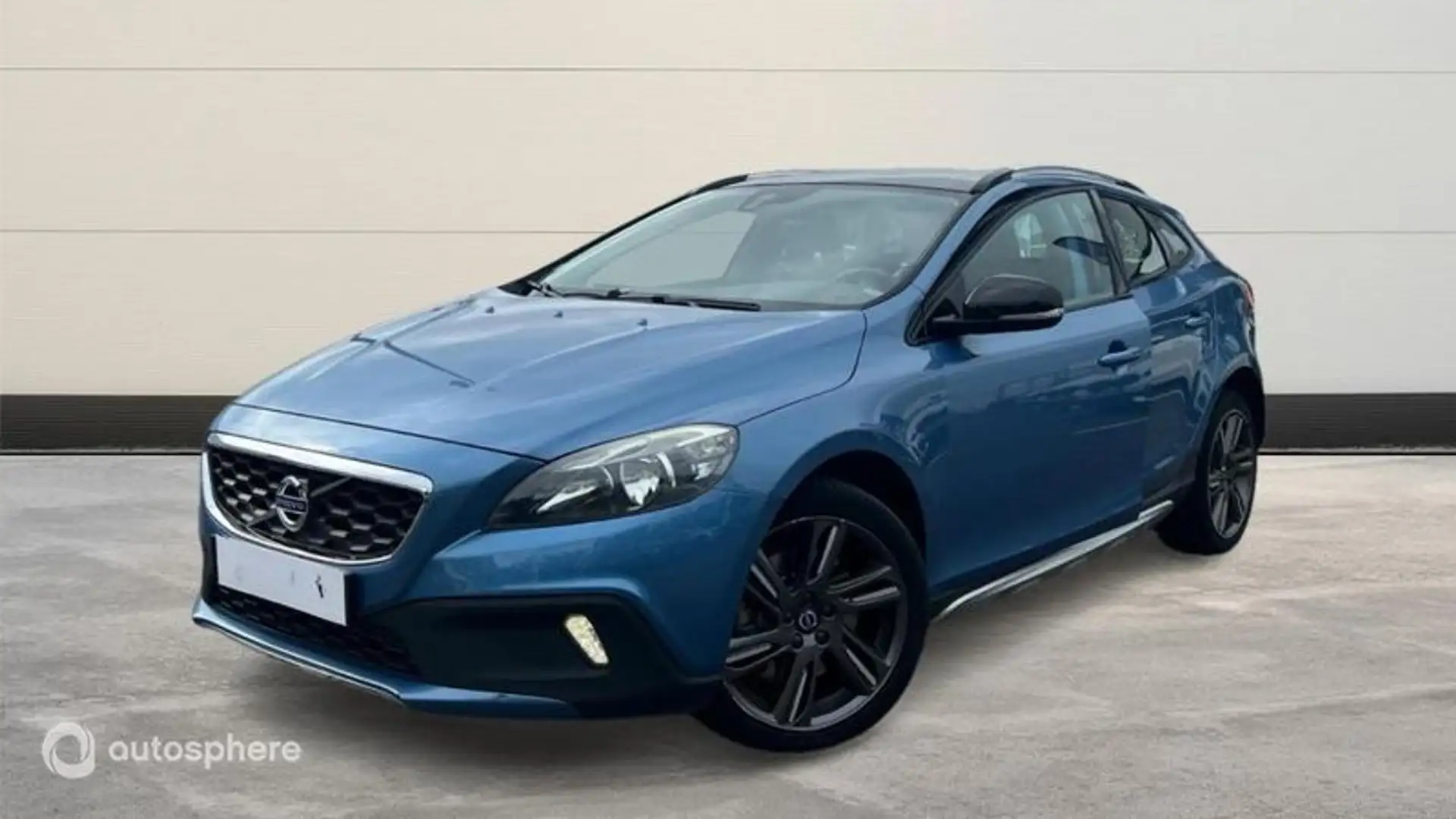 Volvo V40 Cross Country D2 120ch Momentum - 1
