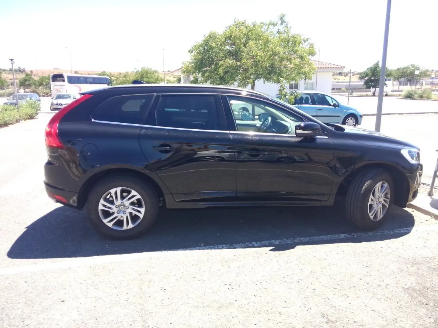 Volvo XC60 XC60 D5 Momentum Geartronic Momentum Negro - 1