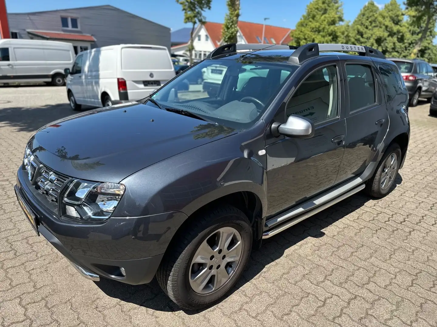 Dacia Duster I Prestige 4x2/NAVI/SHZ/AHK/1HD/KAM/TEMP Grau - 2