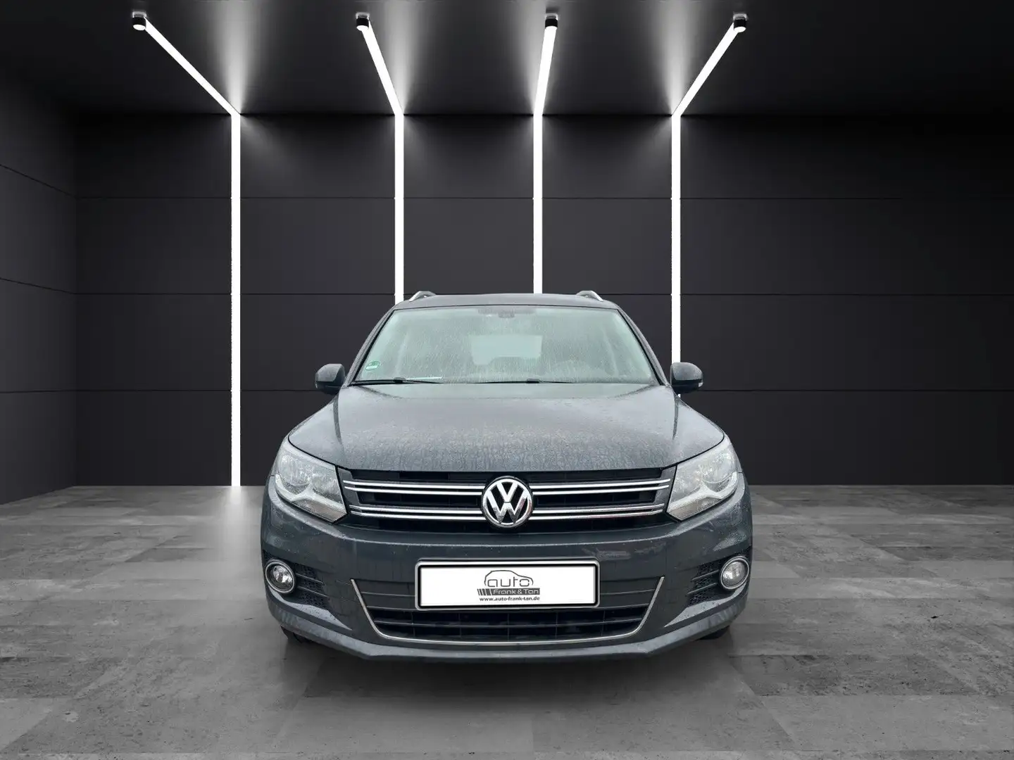 Volkswagen Tiguan Sport & Style BMT*AHK*Kamera*Navi* Grau - 2
