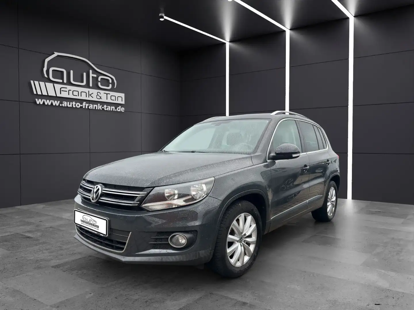 Volkswagen Tiguan Sport & Style BMT*AHK*Kamera*Navi* Grau - 1