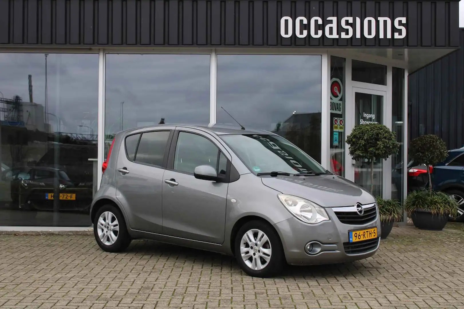 Opel Agila 1.2 16V 94pk Automaat Edition Gris - 1