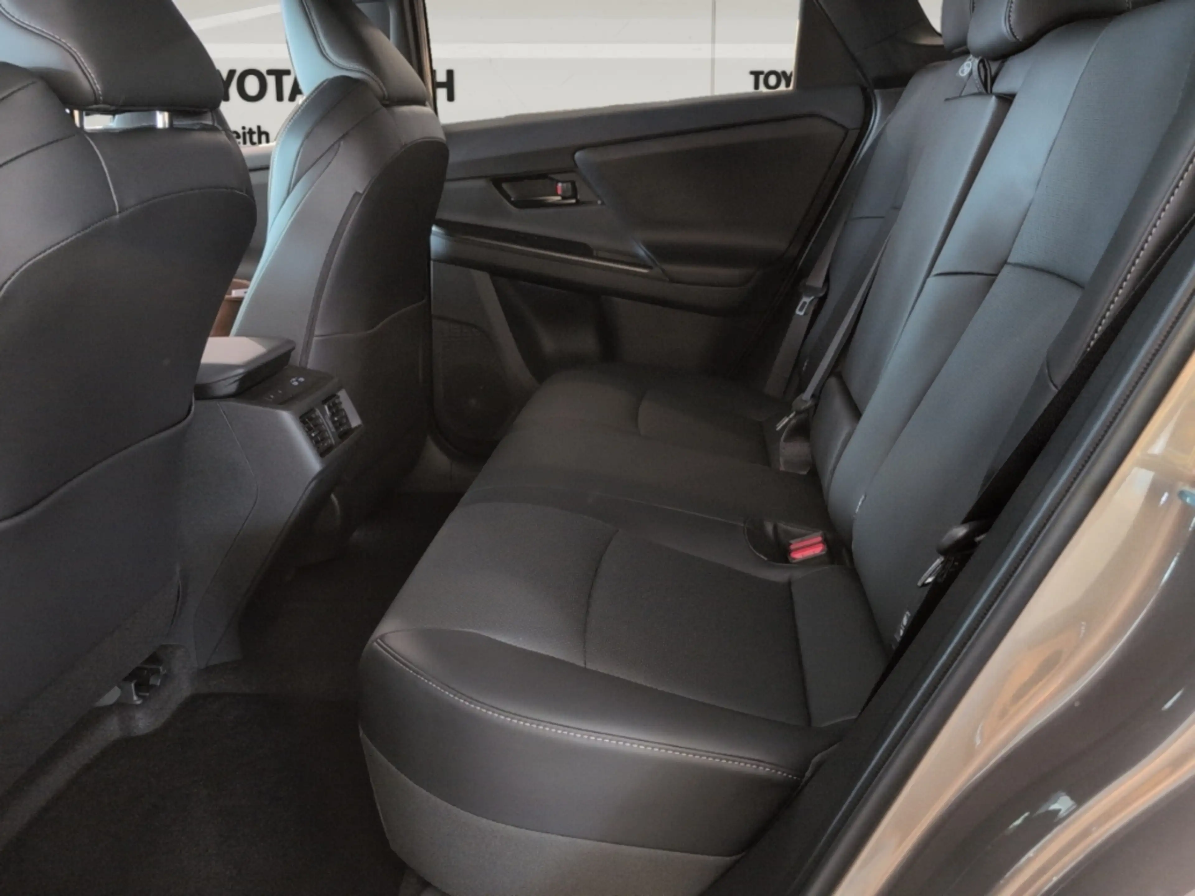 Toyota bZ4X AWD Touring 5-Türer Lounge Elektromotor 75 kW Pano — photo 10