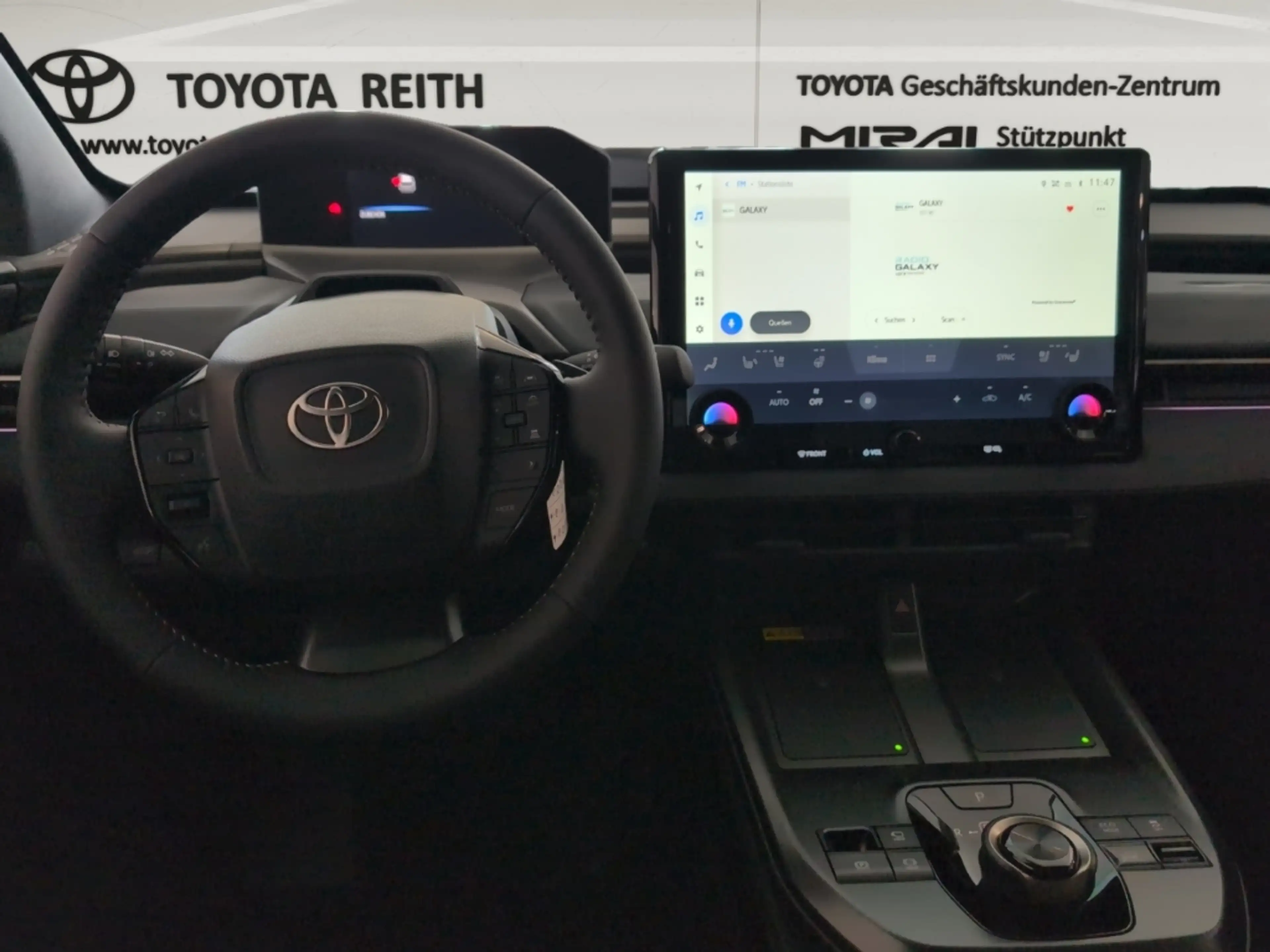 Toyota bZ4X AWD Touring 5-Türer Lounge Elektromotor 75 kW Pano — photo 7