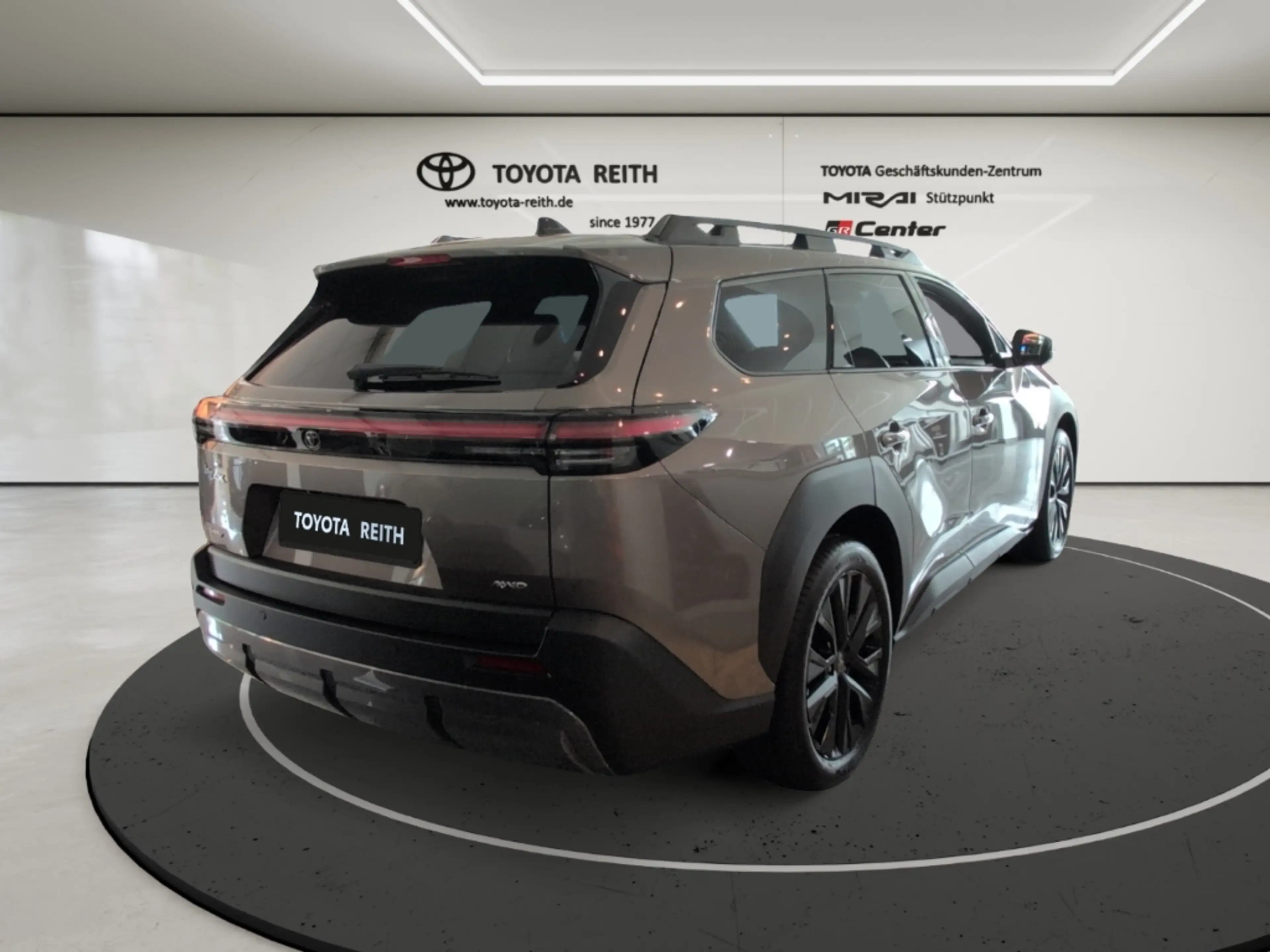 Toyota bZ4X AWD Touring 5-Türer Lounge Elektromotor 75 kW Pano — photo 4