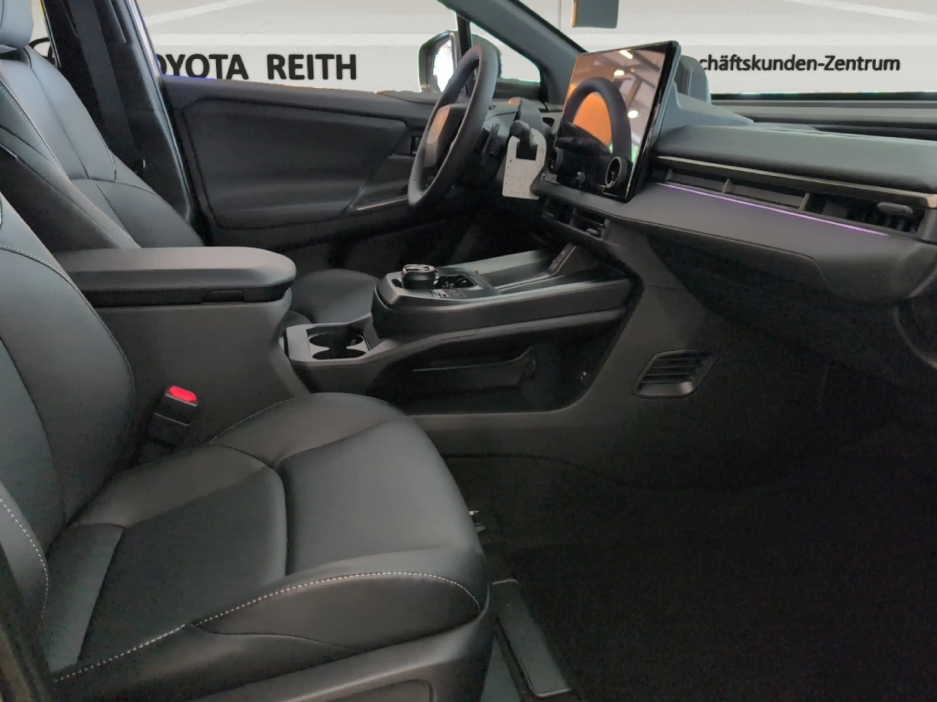 Toyota bZ4X AWD Touring 5-Türer Lounge Elektromotor 75 kW Pano — photo 6