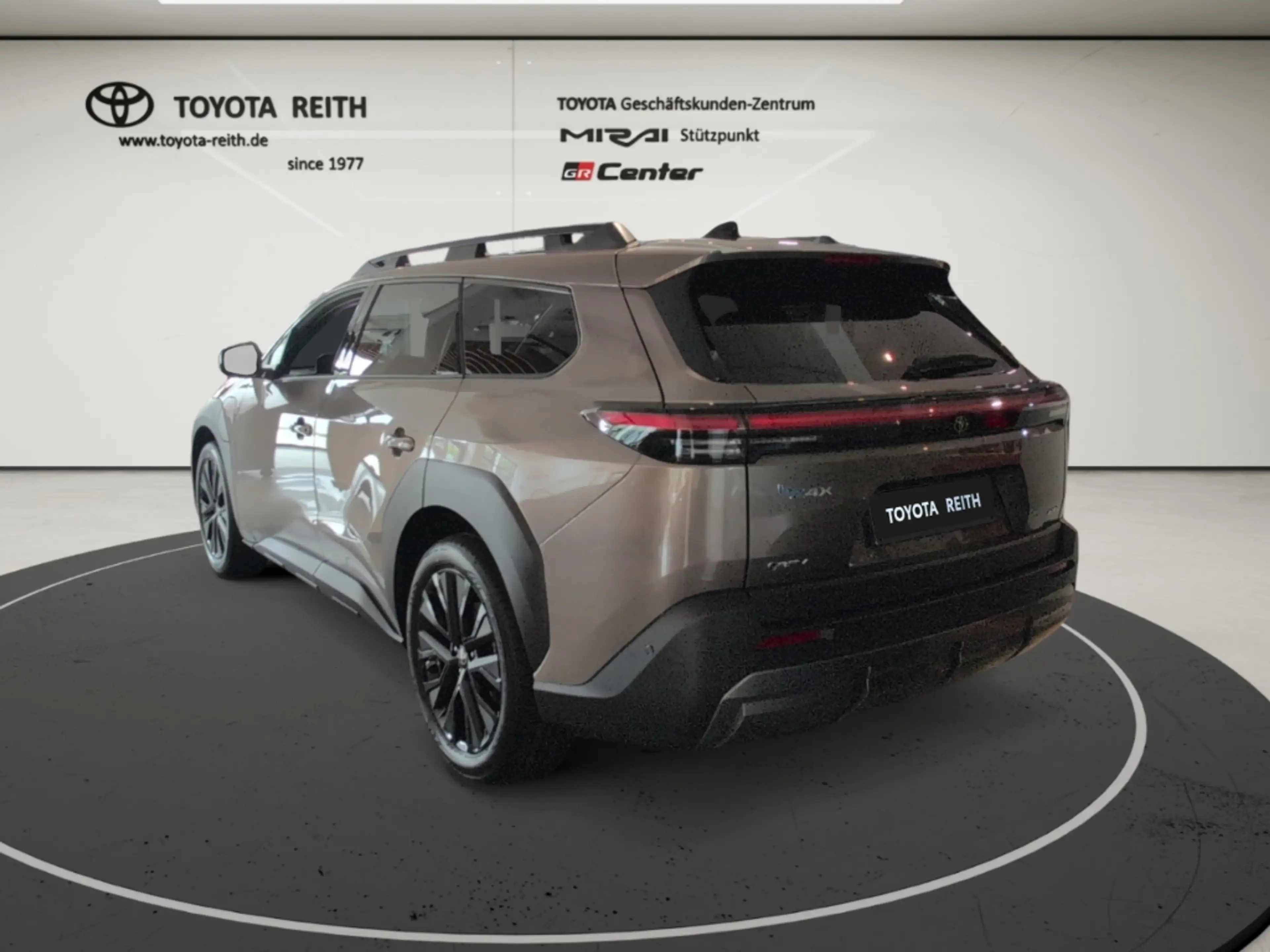 Toyota bZ4X AWD Touring 5-Türer Lounge Elektromotor 75 kW Pano — photo 3