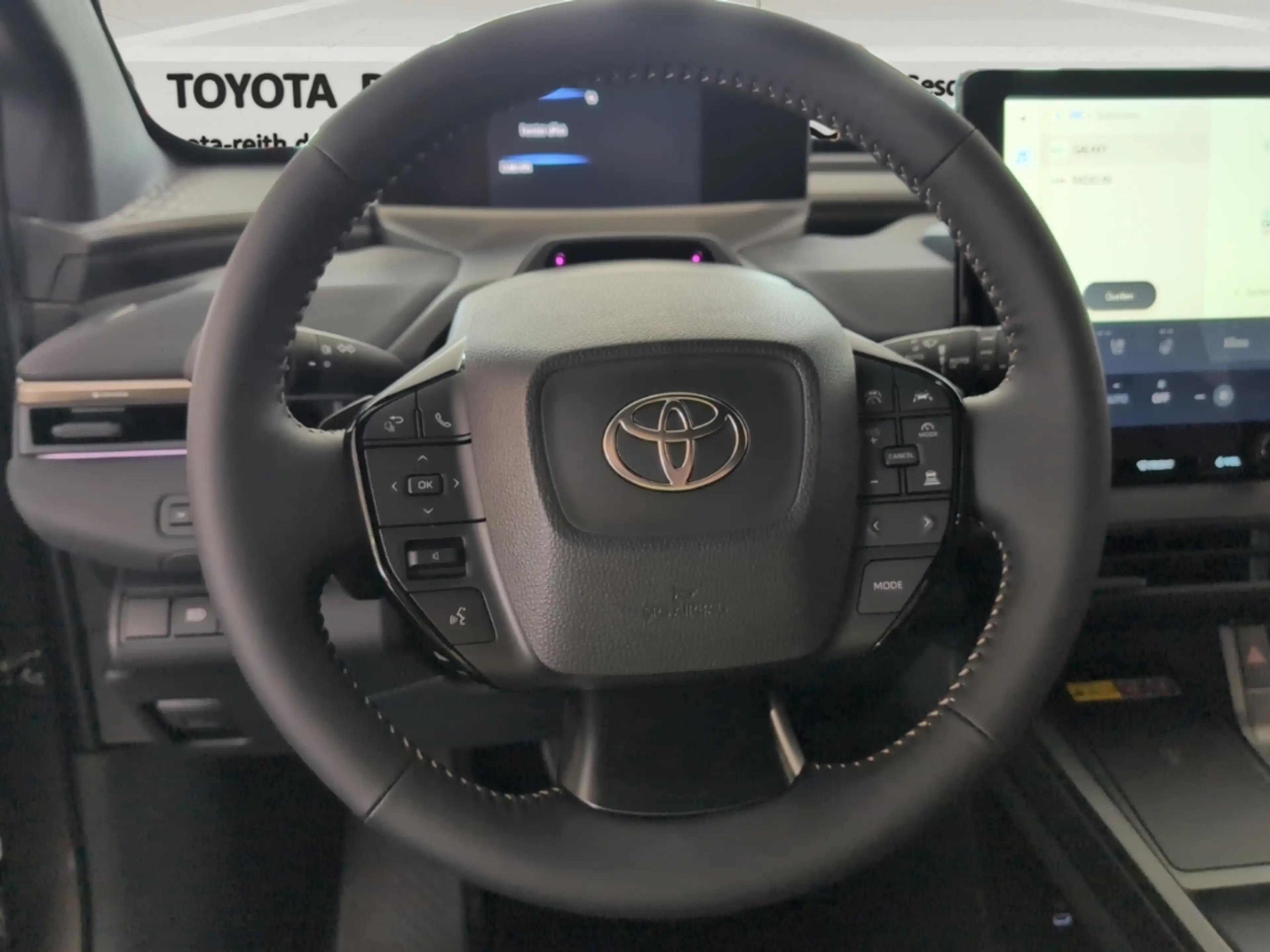 Toyota bZ4X AWD Touring 5-Türer Lounge Elektromotor 75 kW Pano — photo 9