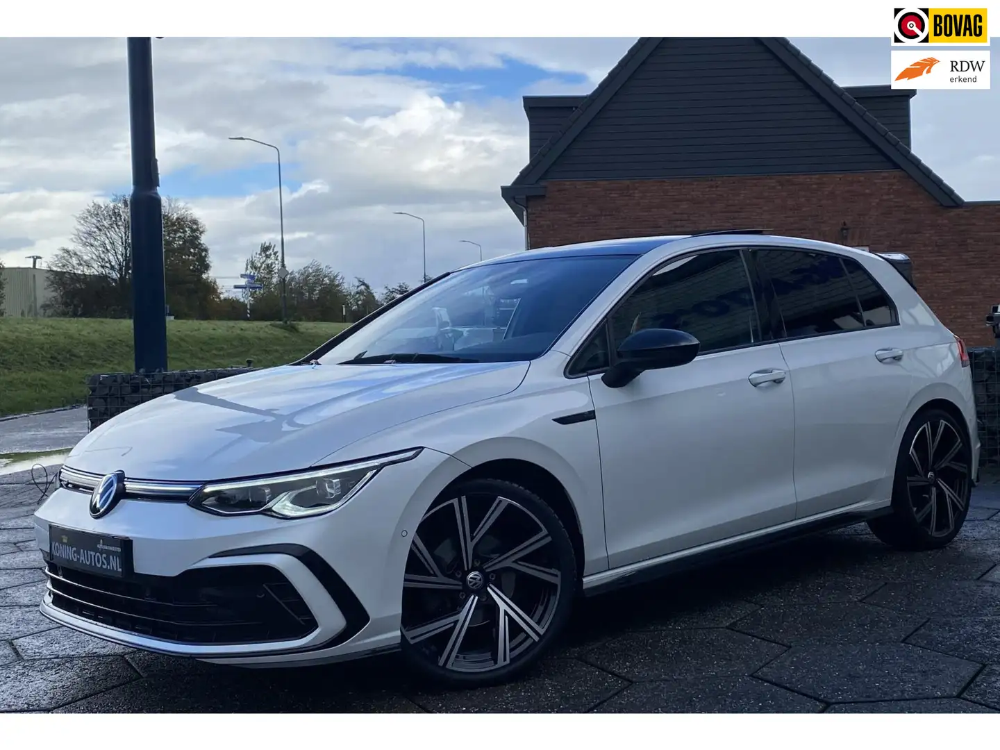 Volkswagen Golf 1.5 eTSI R-Line/ Virtual CP/ Pano/ IQ-light/ Sfeer Weiß - 1