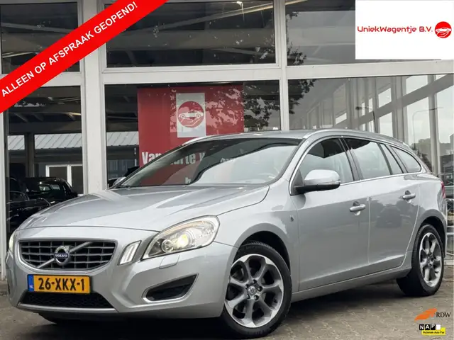 Volvo V60 1.6 T3 SUMMUM | NL-AUTO! | DEALER OH! | TREKHAAK!