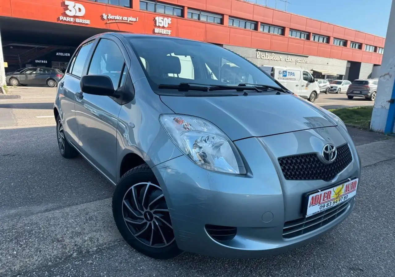 Toyota Yaris 1.0 VVT-I 69ch 1Ã©re MAIN