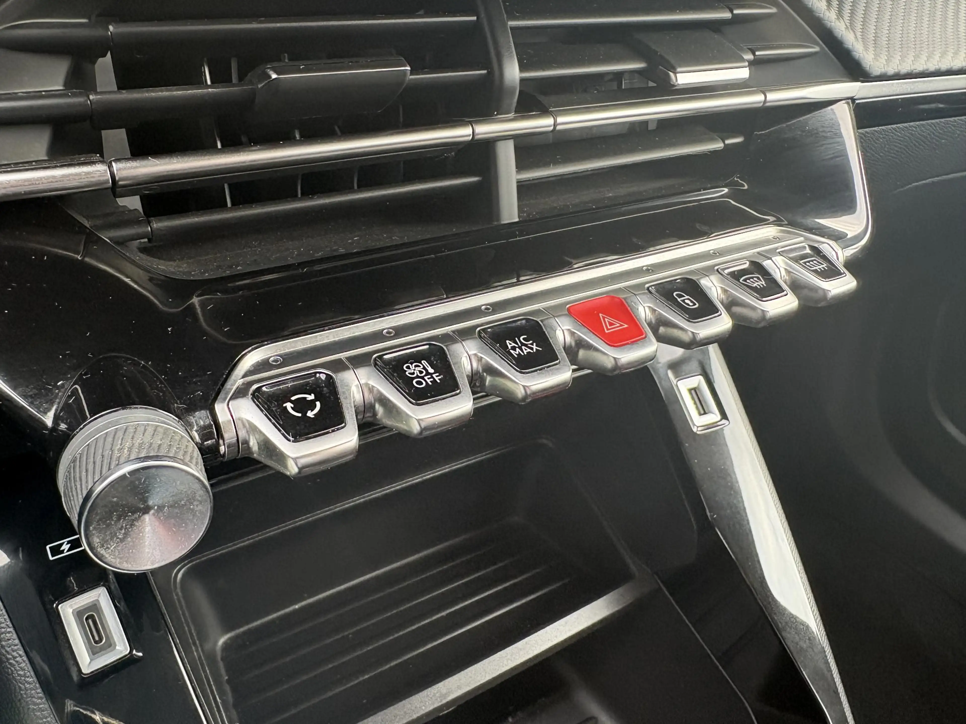 Peugeot 2008 1.2 PureTech Active Pack | Climate Control | Camer — photo 15