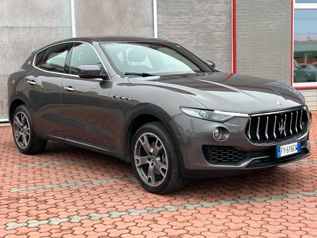 Maserati Levante Levante 3.0 V6 250cv - PER COMMERCIANTI