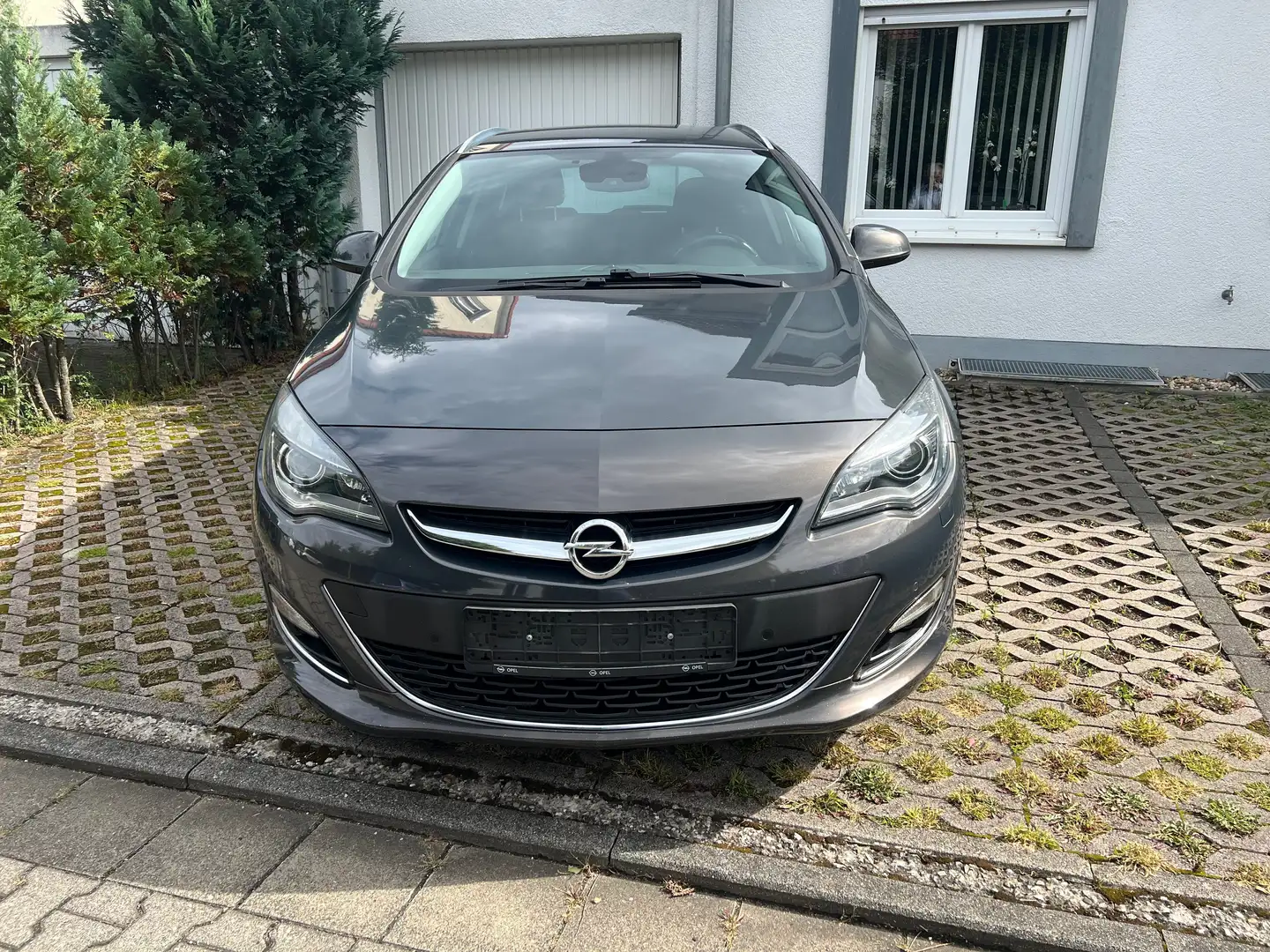 Opel Astra Tourer 1.6 Turbo Sports Tourer Exklusiv  opc/AHK Grau - 2