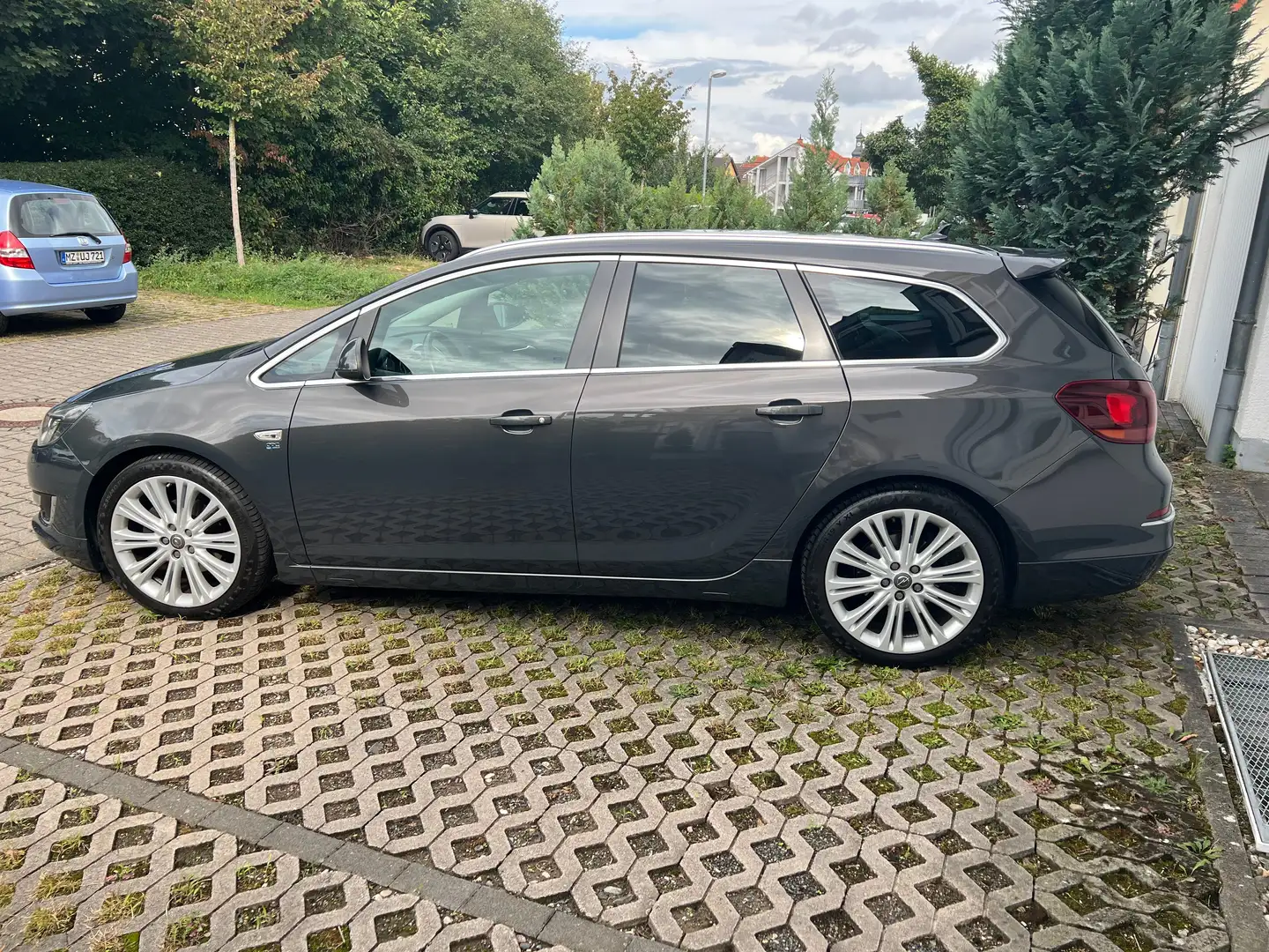 Opel Astra Tourer 1.6 Turbo Sports Tourer Exklusiv  opc/AHK Grau - 1