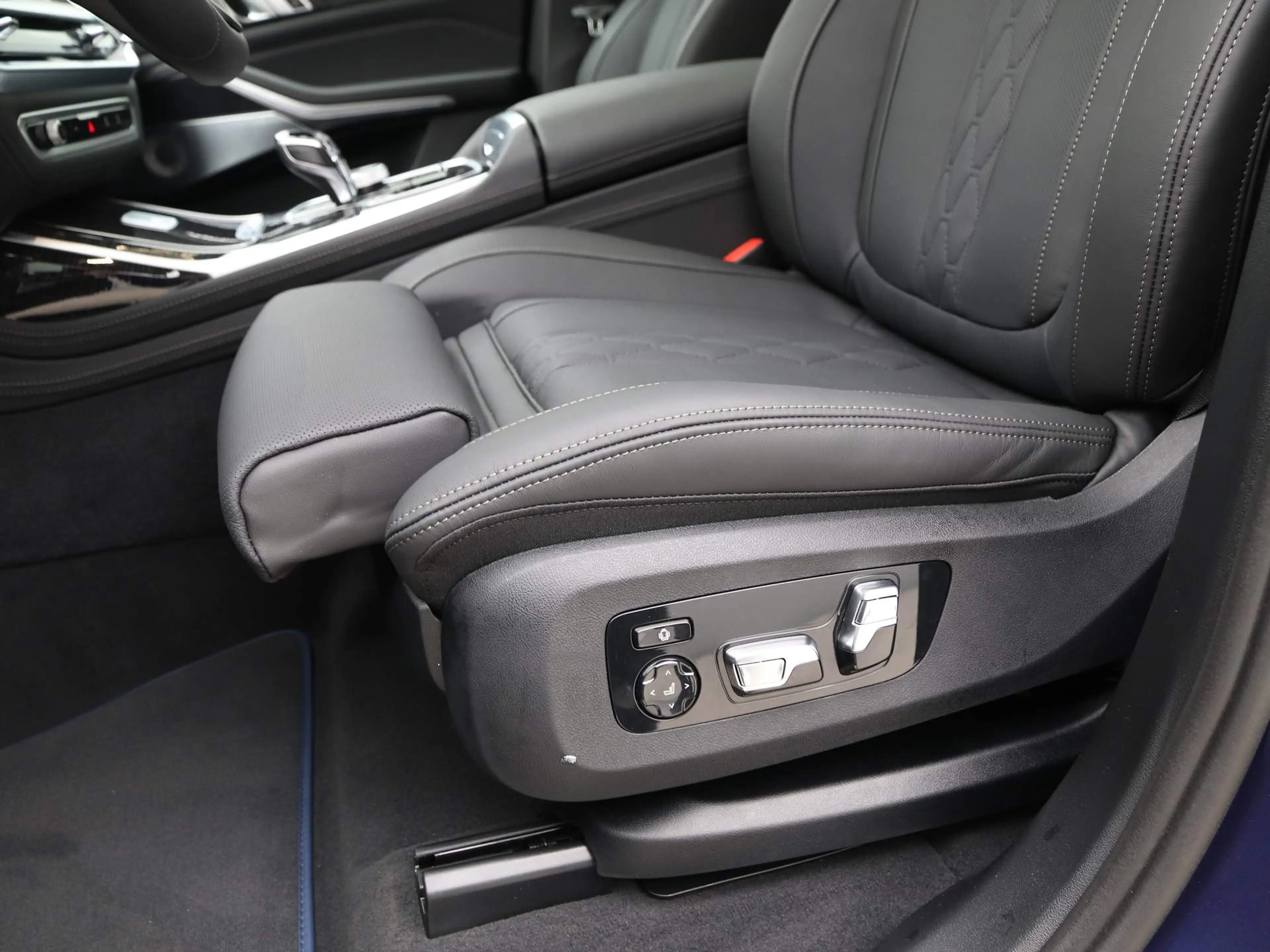 Alpina XB7 SWITCH-TRONIC Allrad - ALPINA Blau II — photo 13