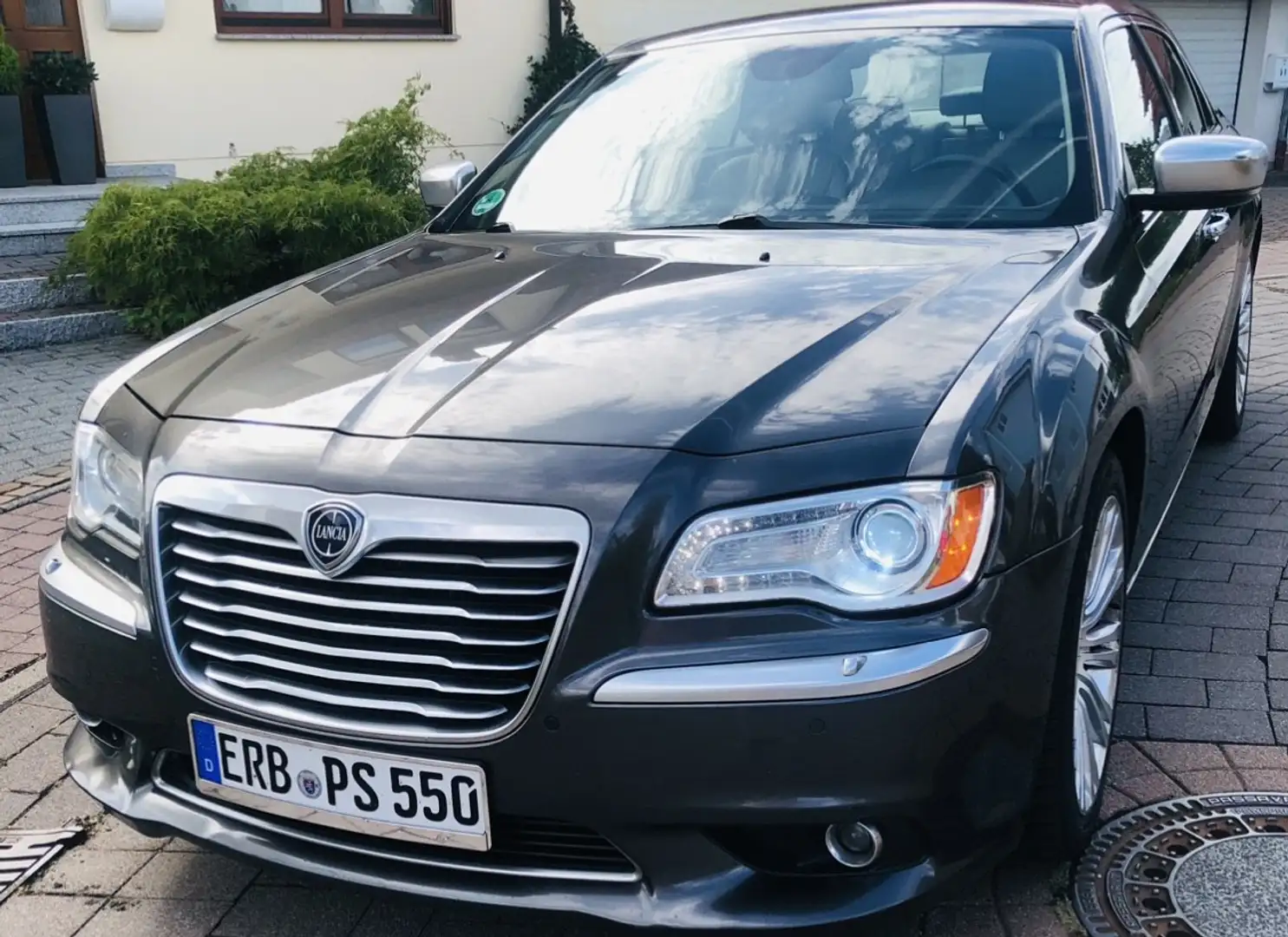 Lancia Thema Neue TÜV. Allwetter auf 21 Zoll. - 2