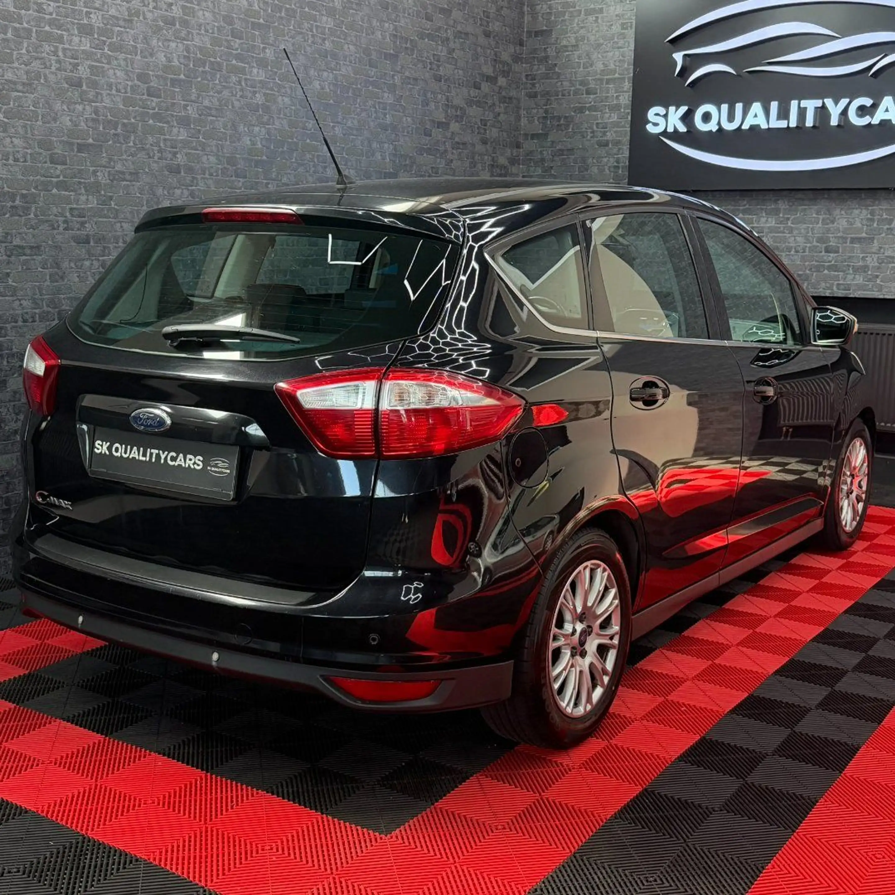 Ford C-Max Titanium — photo 11