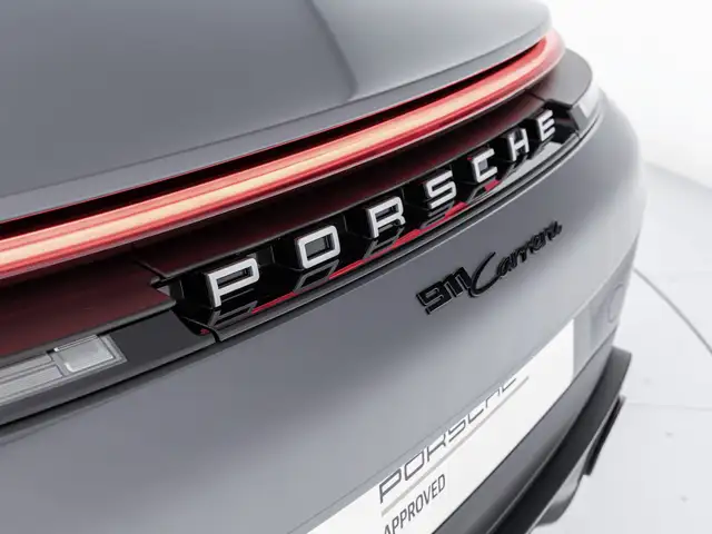 Porsche 911 view 11