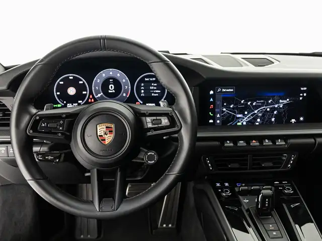 Porsche 911 view 8
