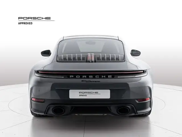 Porsche 911 view 5