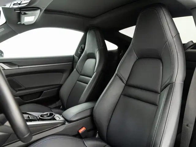Porsche 911 view 9