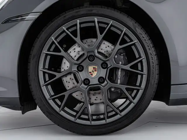 Porsche 911 view 6