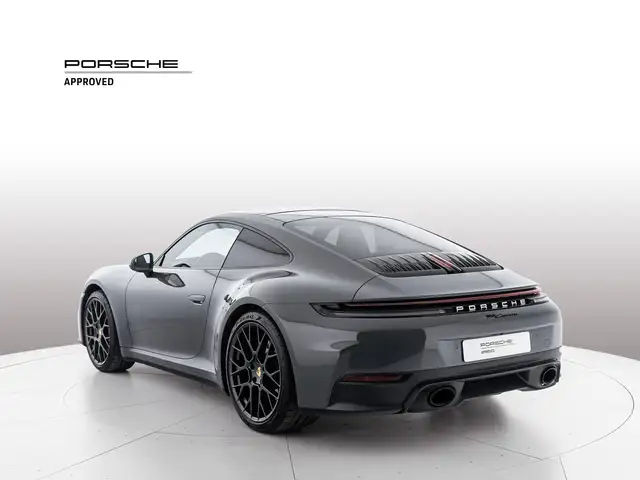 Porsche 911 view 3