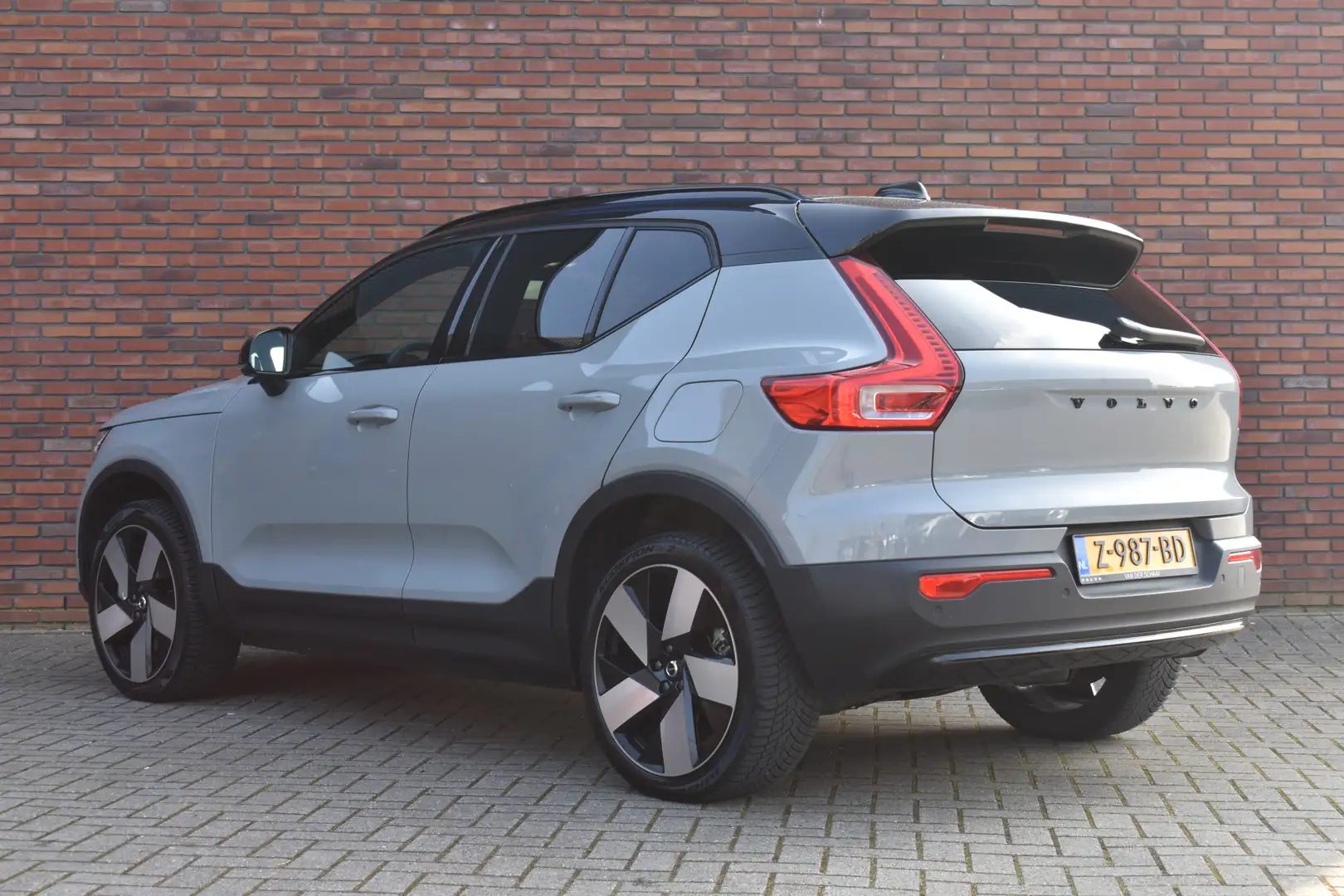 Volvo EX40 Single Motor 252PK Extended Range Plus 82 kWh | 20 Szürke - 2