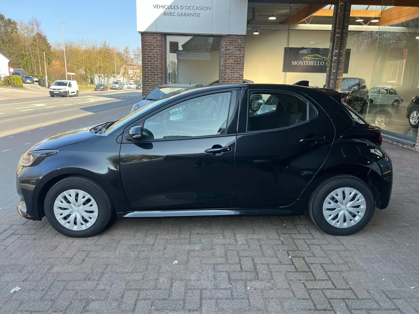 Toyota Yaris 1.5i VVT-i Hybrid E-CVT Dynamic**8 ans garantie** Nero - 1