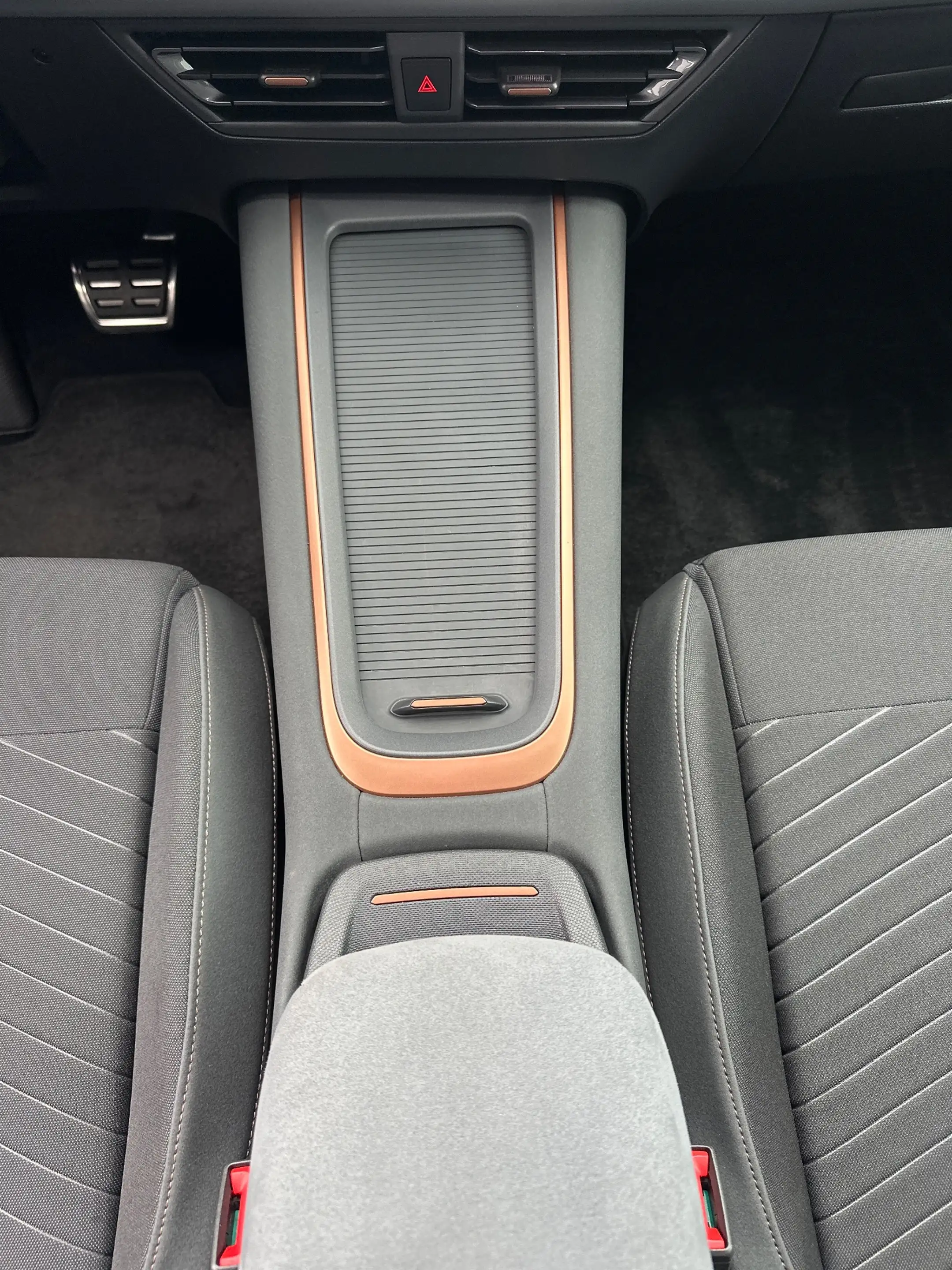 CUPRA Born 170kW/77kWh NAV+LED+HUD+KAM+SHZ+19ZO+KEYLESS+LED — photo 13