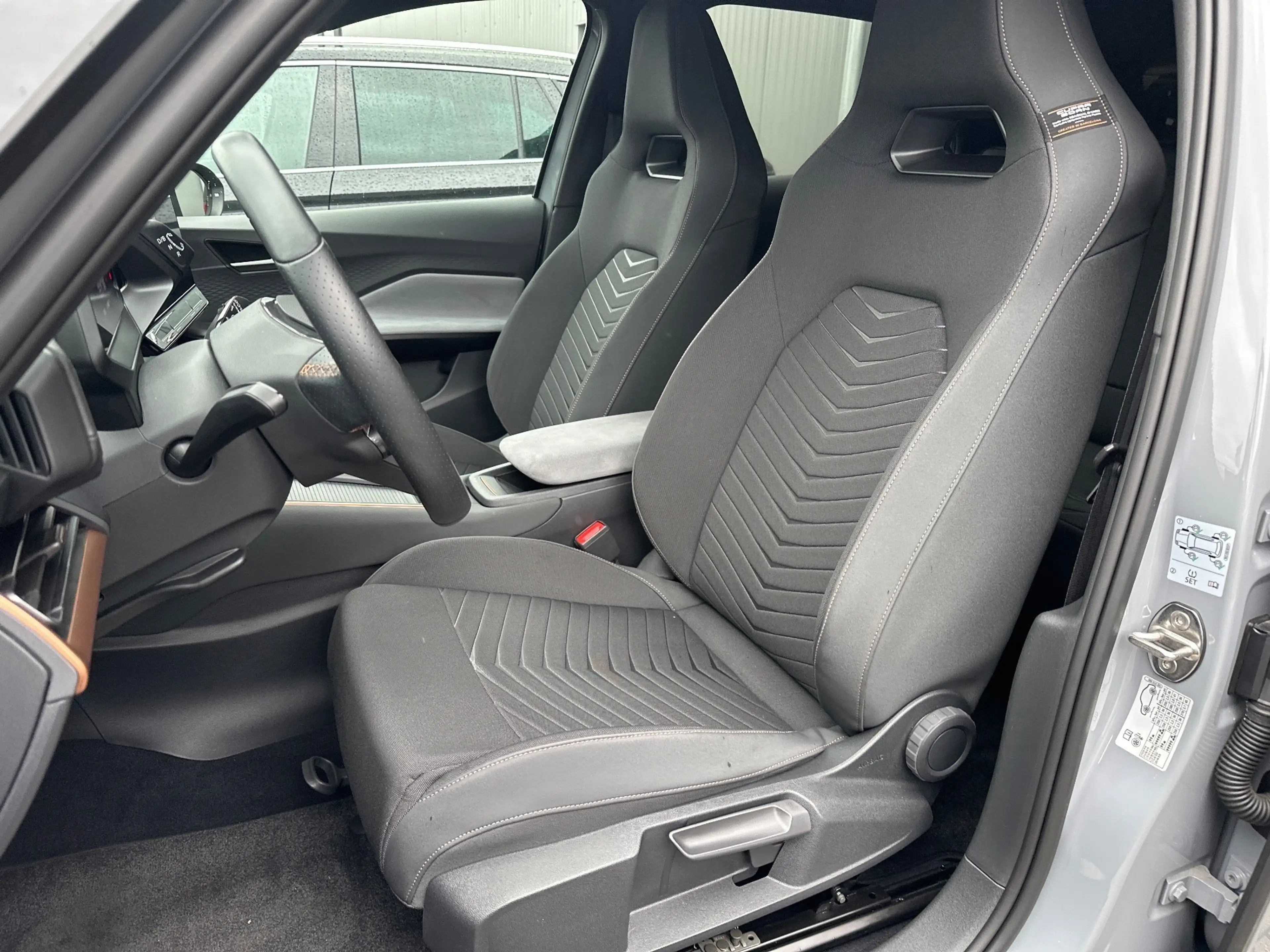 CUPRA Born 170kW/77kWh NAV+LED+HUD+KAM+SHZ+19ZO+KEYLESS+LED — photo 8