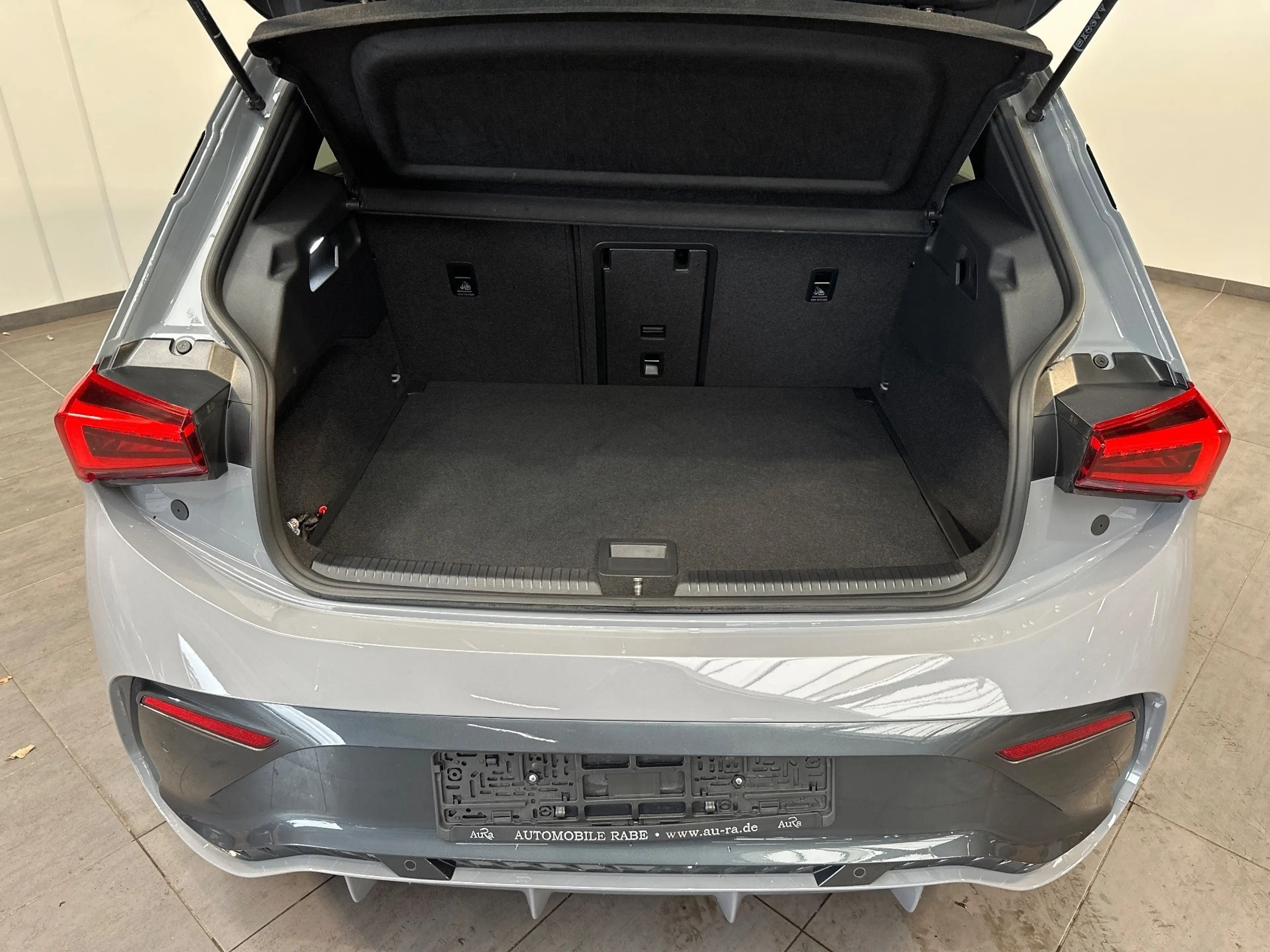CUPRA Born 170kW/77kWh NAV+LED+HUD+KAM+SHZ+19ZO+KEYLESS+LED — photo 6