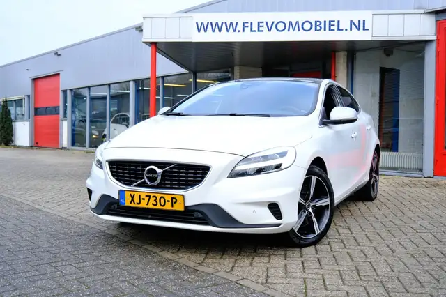 Volvo V40 1.5 T3 Polar+ Sport Aut. Pano|Leder-Alcant|Cam|Nav