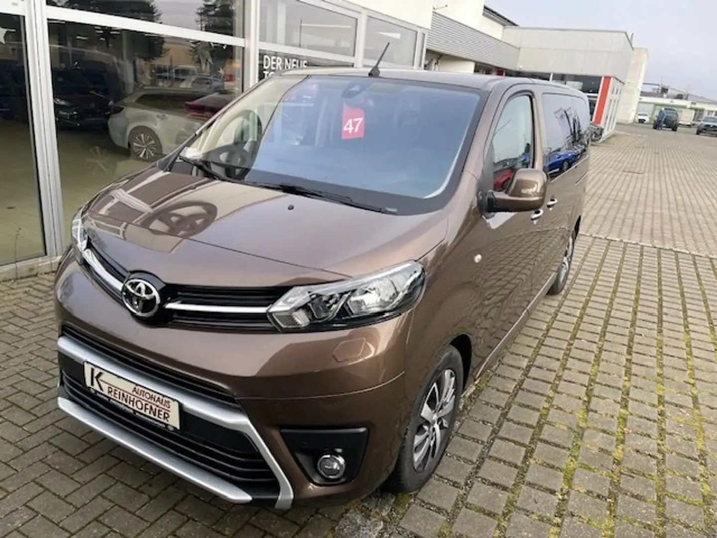 Toyota Proace Verso D-4D 2,0-l-D-4D L1 (8-Si.) Autm. Team-D Brun - 1