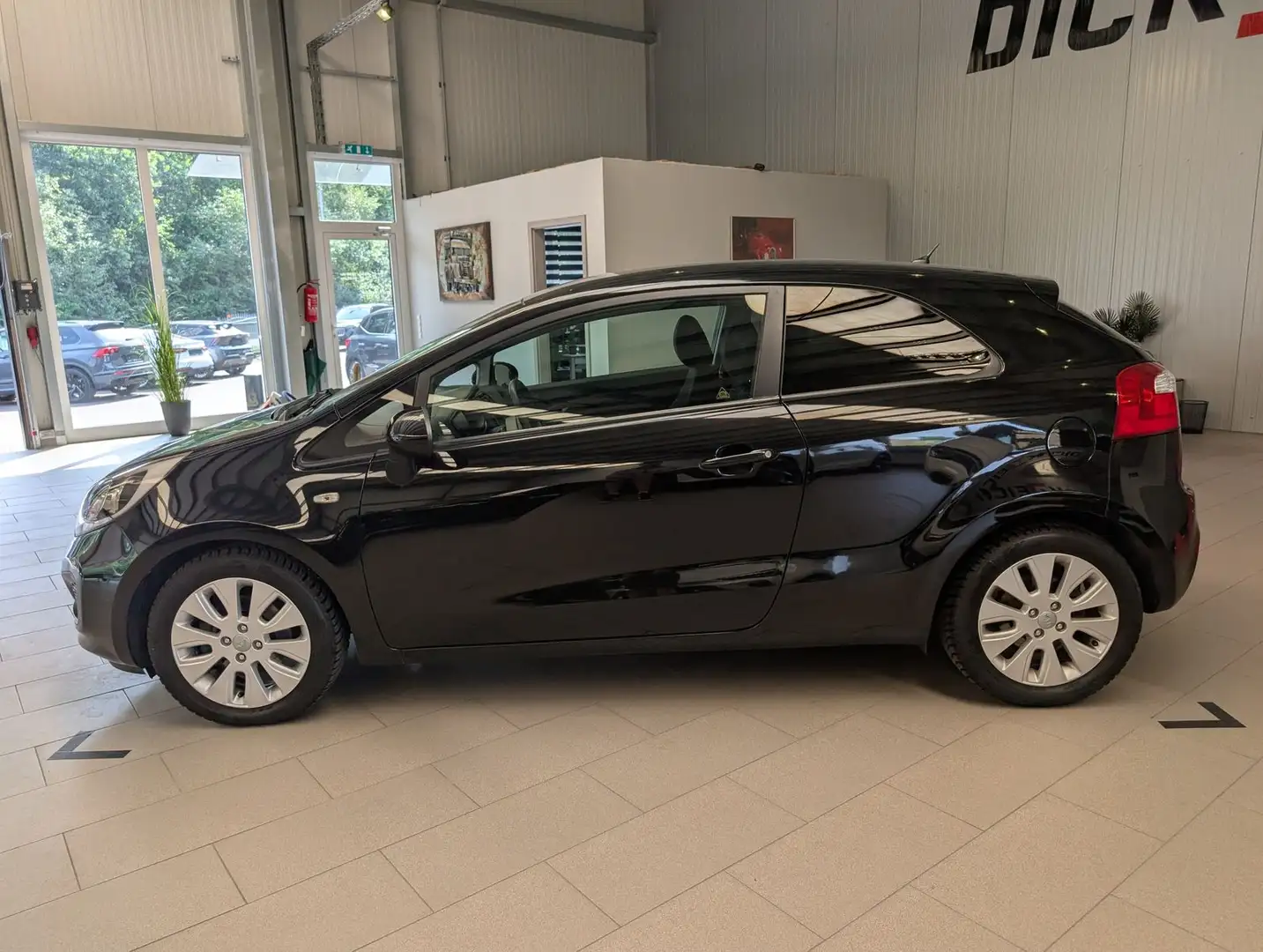 Kia Rio 1.2 Dream Team Klima SHz LHz PDC Bluetooth Schwarz - 2