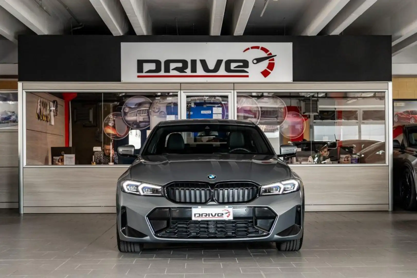 BMW 318 d 48V Msport Grau - 2